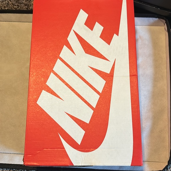 Size 6 wmns 4.5 men’s Air max correlate mango. Never been worn fresh out the box - Picture 4 of 7